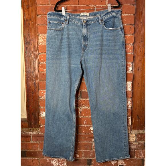 Abercrombie & Fitch The '90s Relaxed Jean High Rise Sz 34 18s Medium Wash Denim - Picture 2 of 14